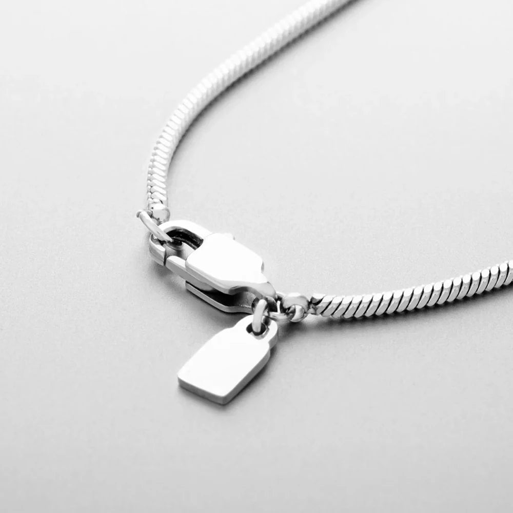 MINIMAL CHAIN NECKLACE