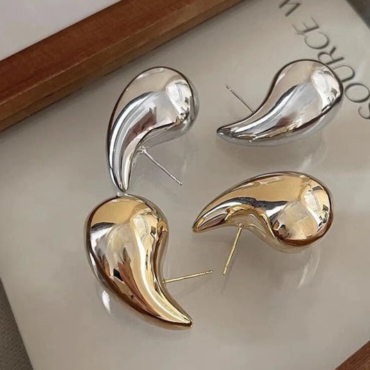DROP EARRINGS