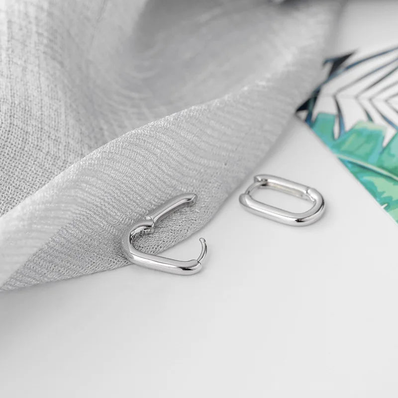 MINIMAL HOOP EARRING