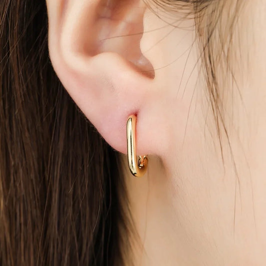 MINIMAL HOOP EARRING