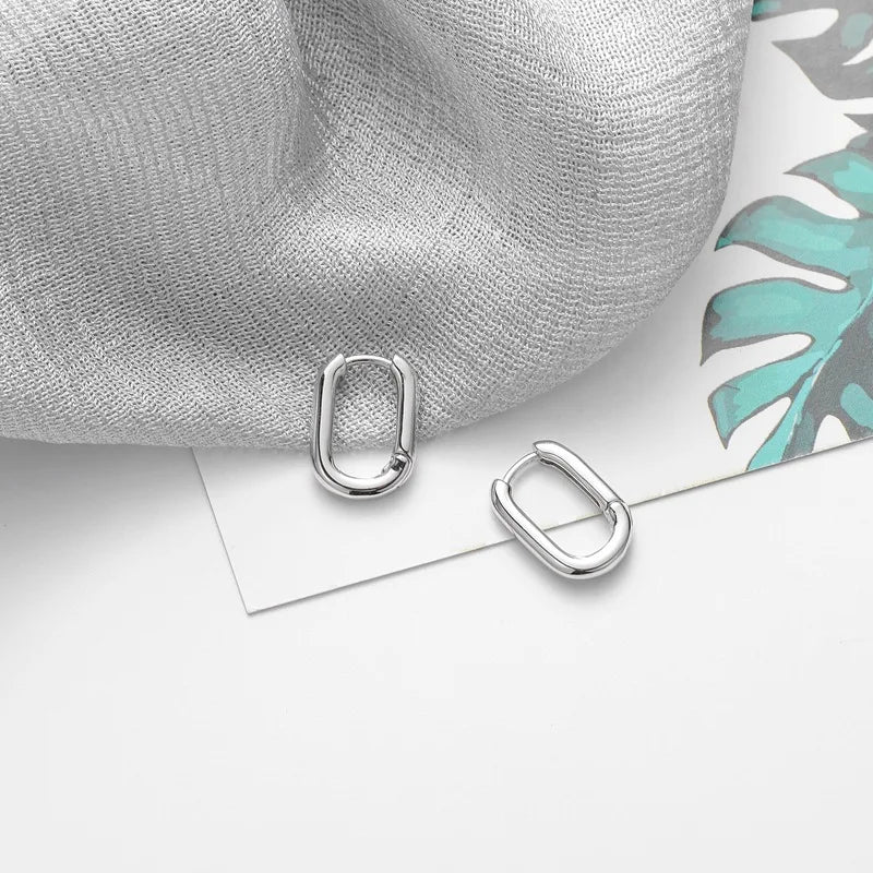 MINIMAL HOOP EARRING
