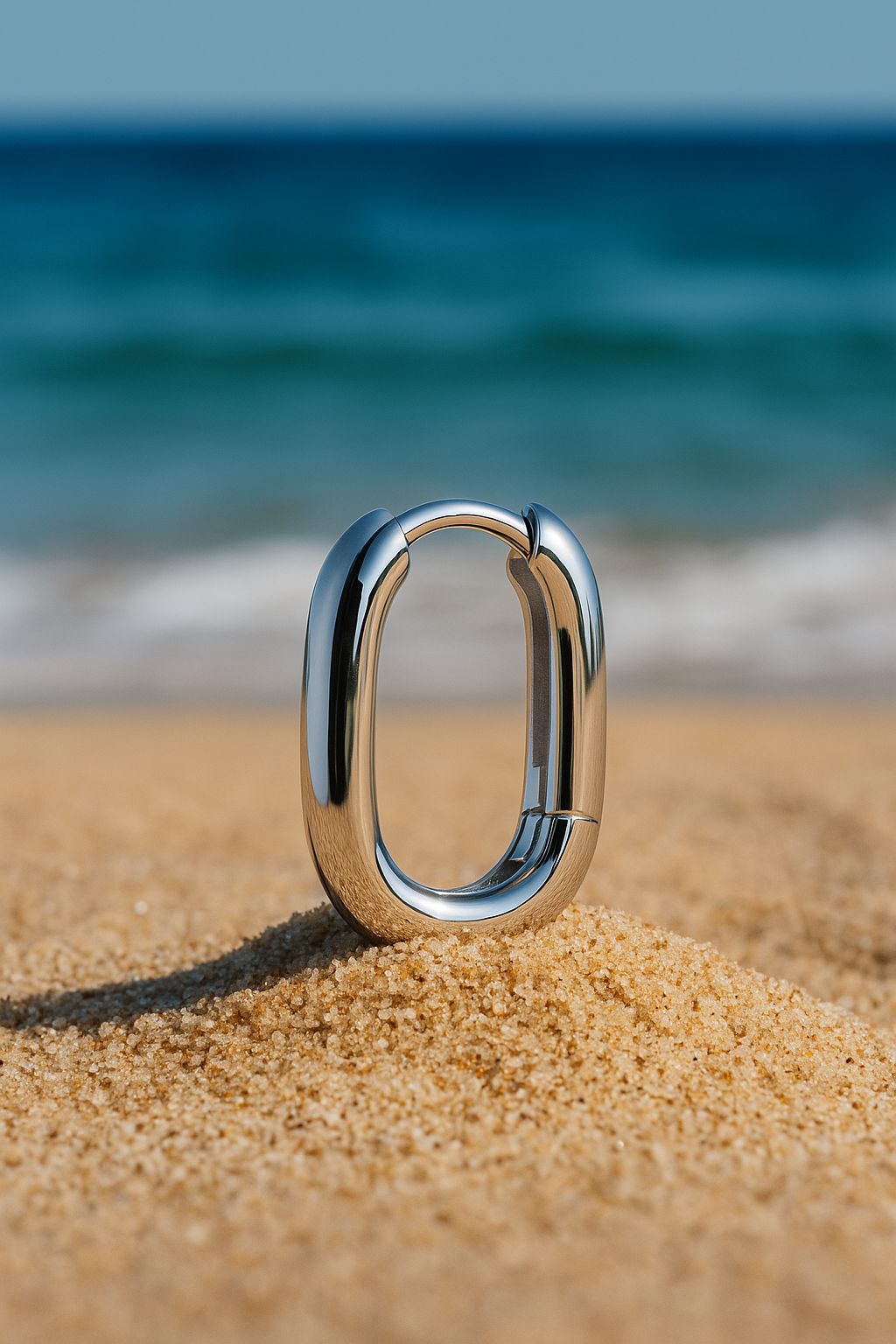 MINIMAL HOOP EARRING