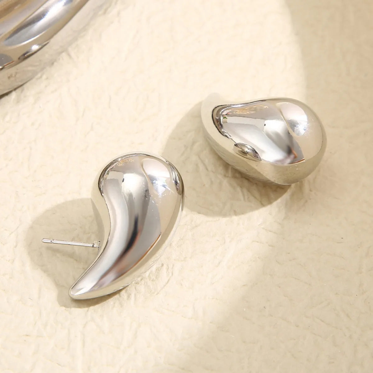 DROP EARRINGS